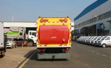 東風(fēng)天錦18噸多功能高速清掃車圖片4