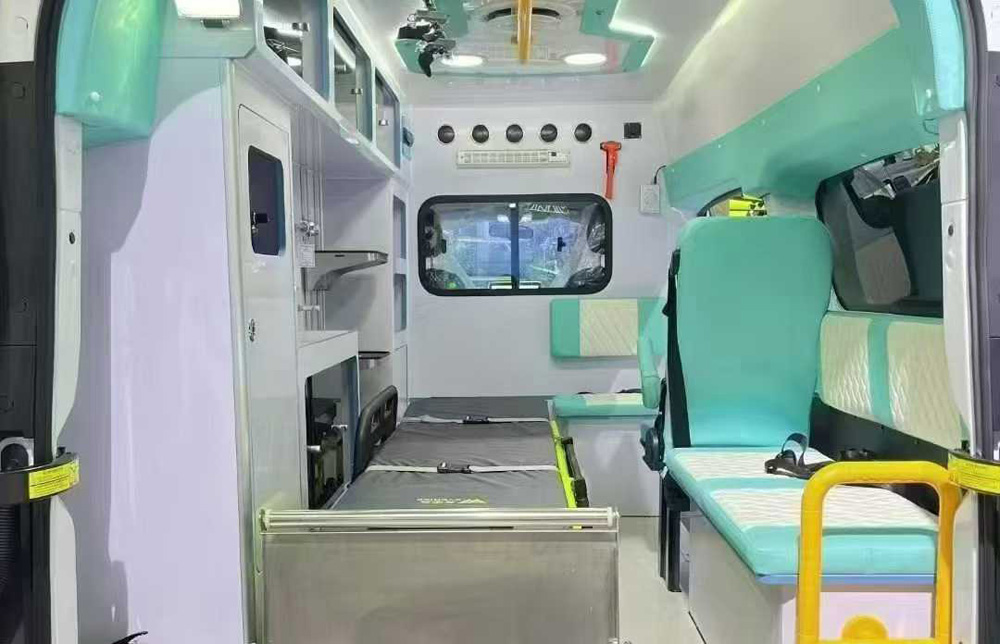 依維柯聚星純電動救護車,88.8度電，續航420公里，EV圖片3