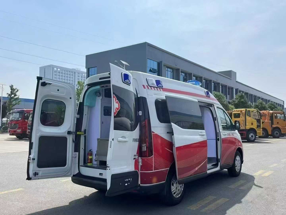 依維柯聚星純電動救護車,88.8度電，續航420公里，EV圖片4