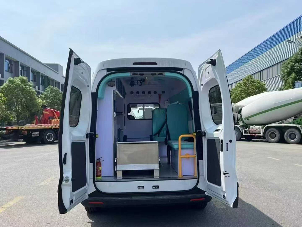 依維柯聚星純電動救護車,88.8度電，續航420公里，EV圖片5