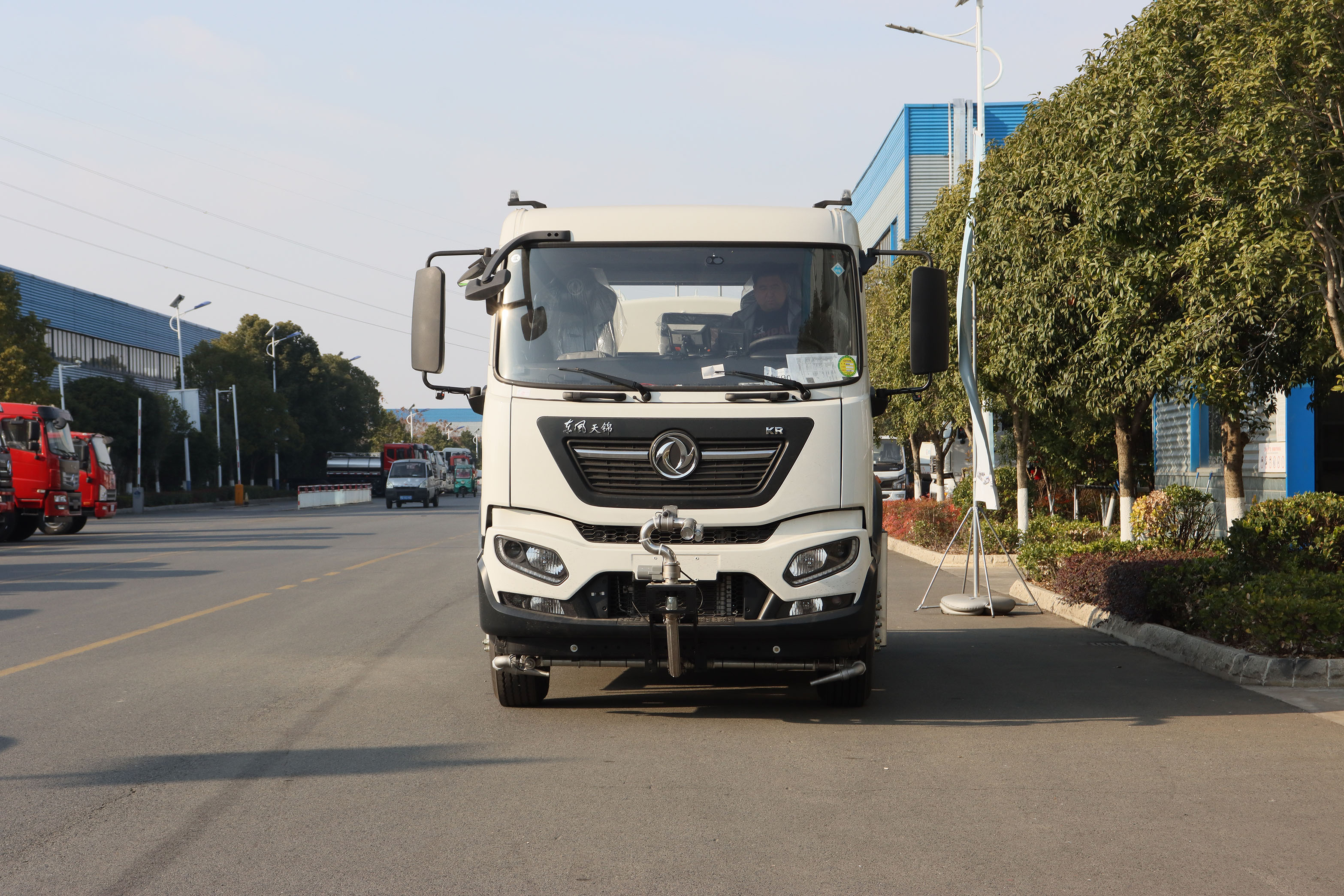 東風天錦純電動8.9方多功能灑水車圖片2