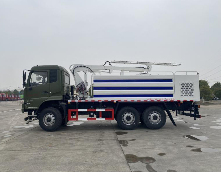 東風(fēng)天錦六驅(qū)6X6光伏板清洗車圖片4