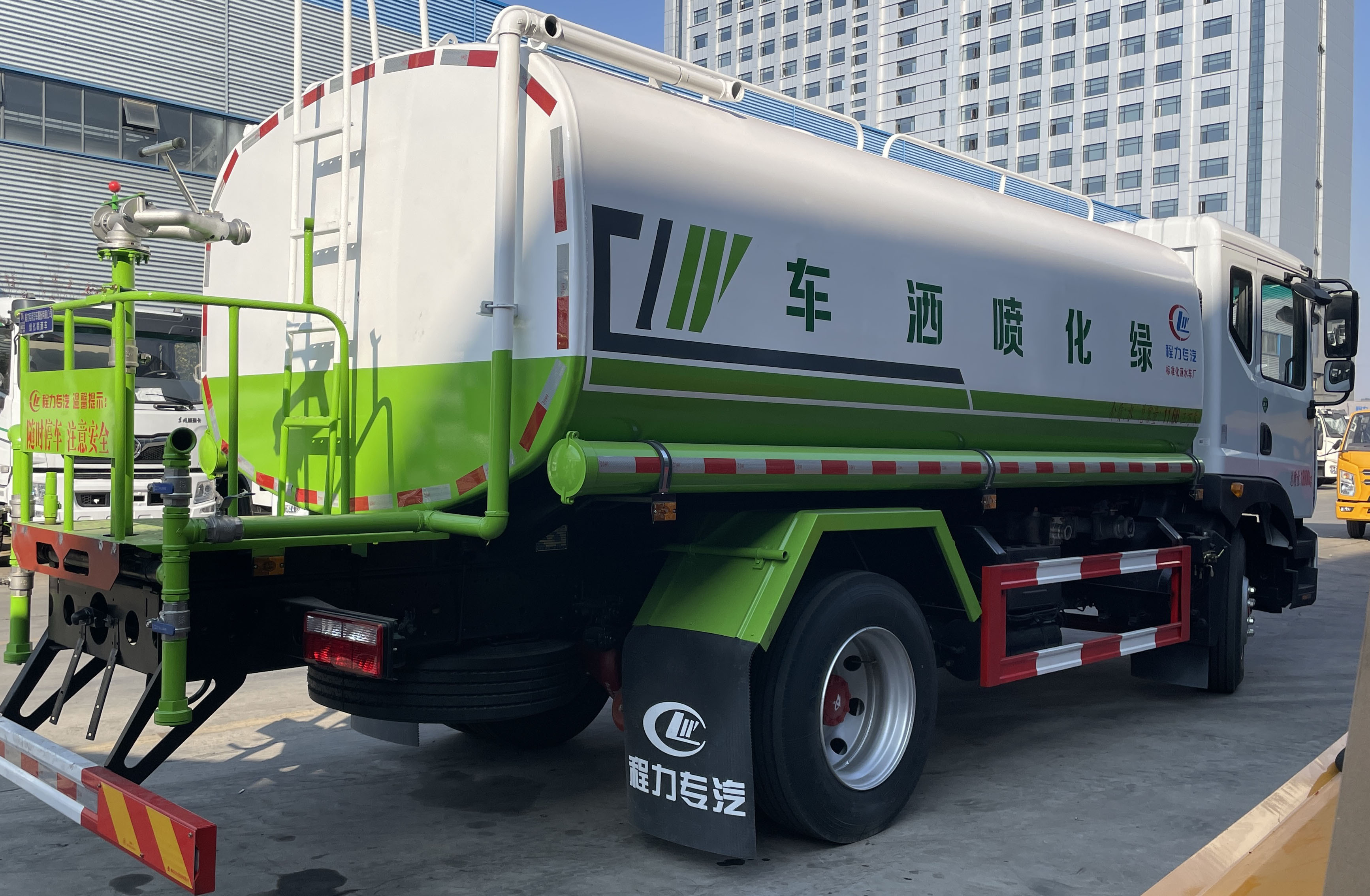 東風多利卡11方噴灑車圖片4