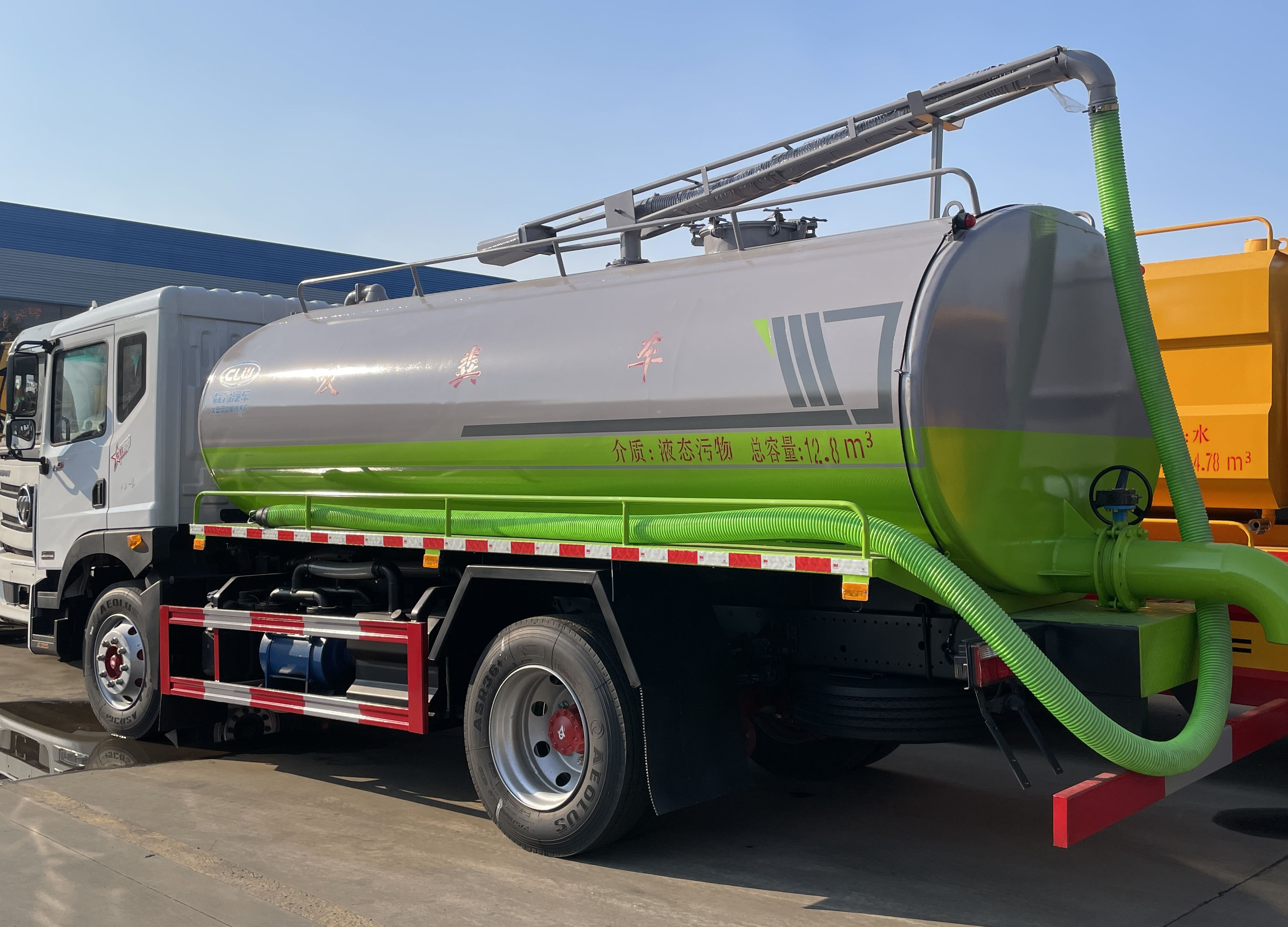 東風(fēng)多利卡12方吸糞車圖片4